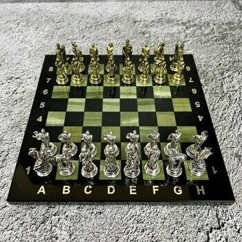Шахматы подарочные с металлическими фигурами "Троянская война", 25х25см,змеевик и офиокальцит