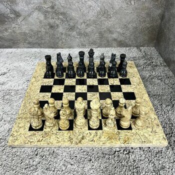 Шахматы каменные из черного мрамора и ракушечника с бежево-черной доской, 38х38 см
