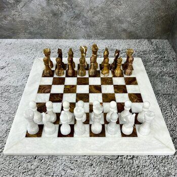 Шахматы каменные из белого мрамора и коричневого оникса, 38х38 см